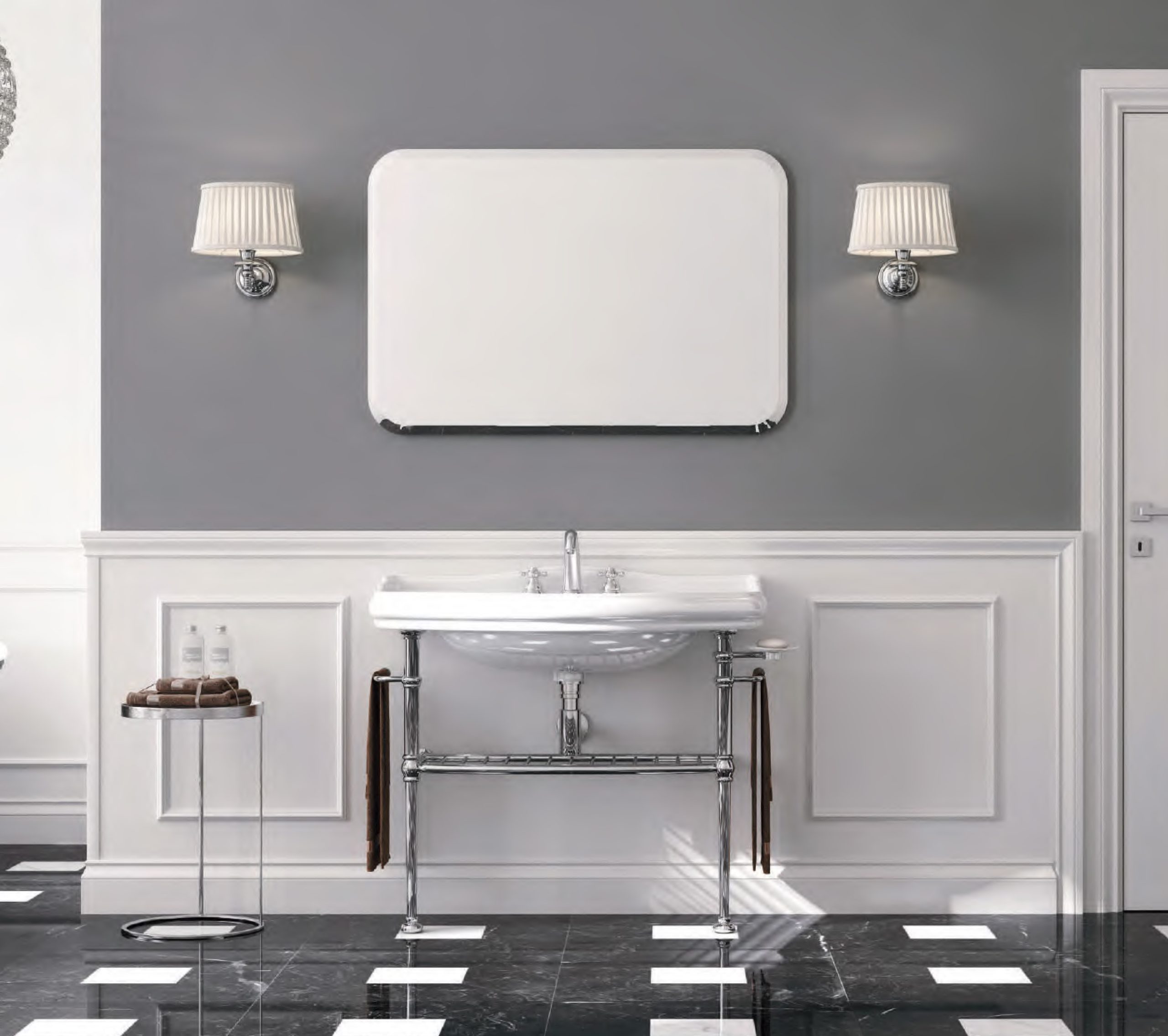Boiserie dogata classica Atelier Casabella con modanature romantiche laccata bianco — Mercuri Design